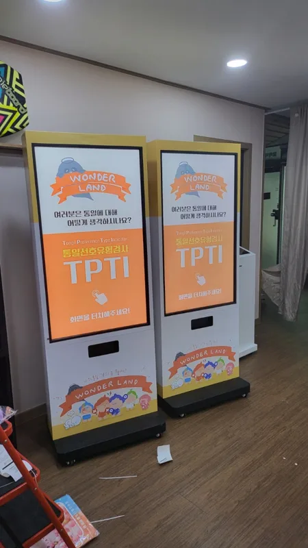 팝업전시용 49인치 키오스크랜탈